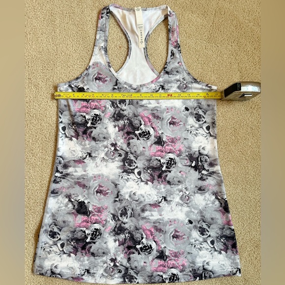 Lululemon Razorback Tank - size 12 - Picture 6 of 6